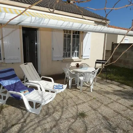 Holiday home Charmante Maison A Pour 4 Pers - Fr-1-540-320
